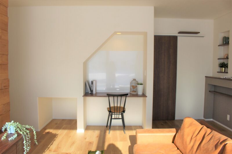 階段下 書斎コーナー