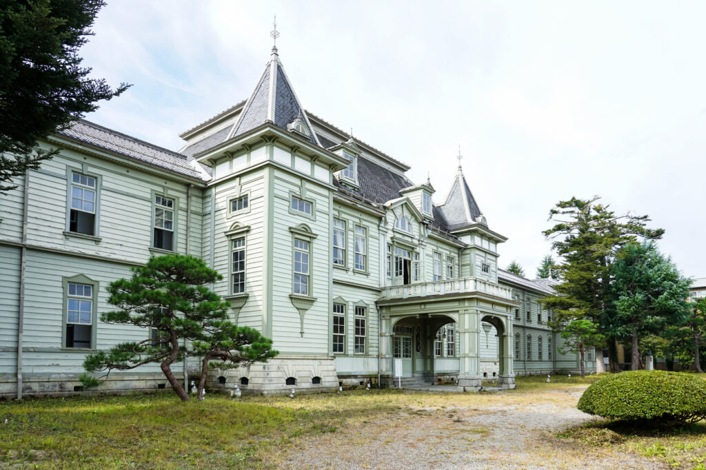 旧米沢高等工業学校本館(山形県米沢市)