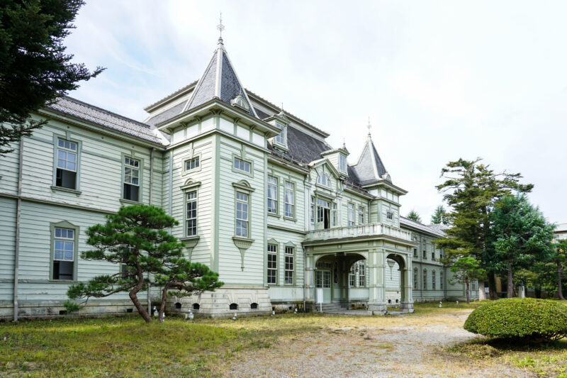 旧米沢高等工業学校本館（山形県米沢市）