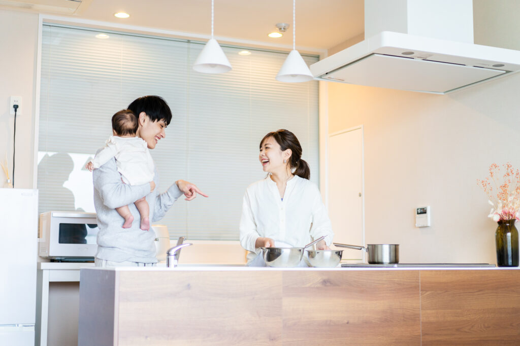 住宅ローン月々10万は共働きで無理なく返済できる|理想の世帯年収と手取り